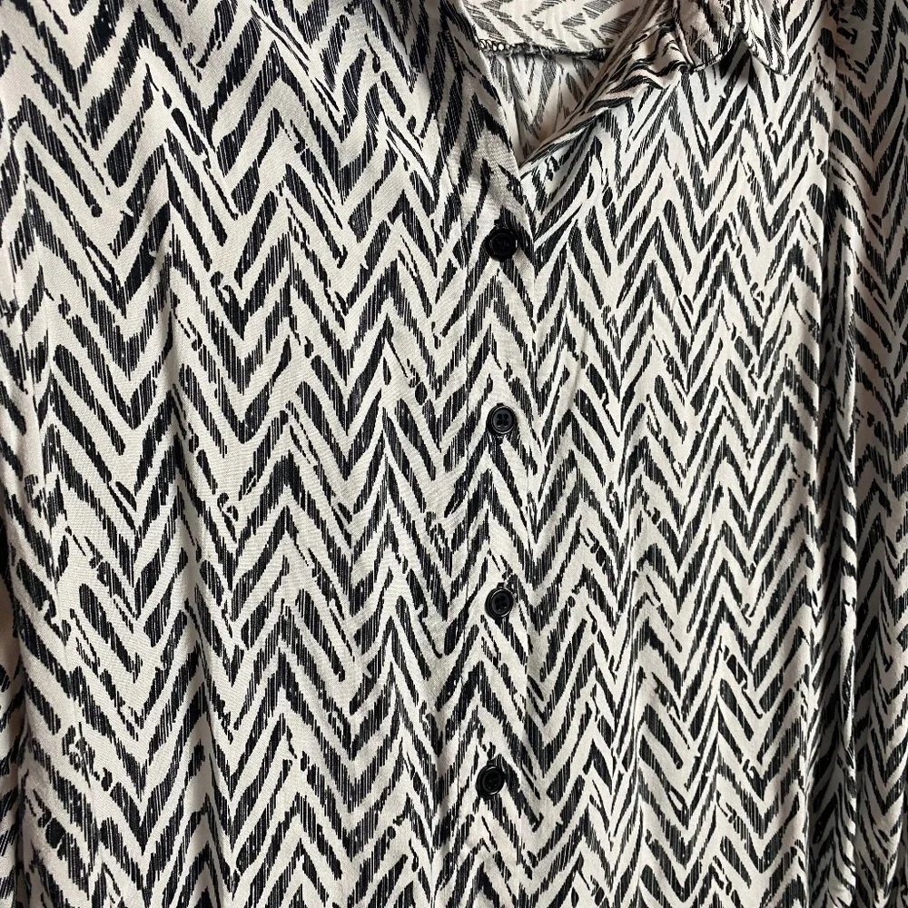 💙5/$15 A Love Story Womenʻs Black | White Long Sleeve Button Down Dress Shirt L